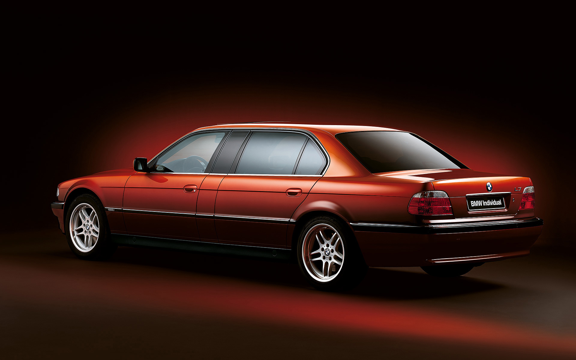 Imagine cu trei sferturi din partea din spate a BMW Individual 750iLA L7 Karl Lagerfeld E32 1992
