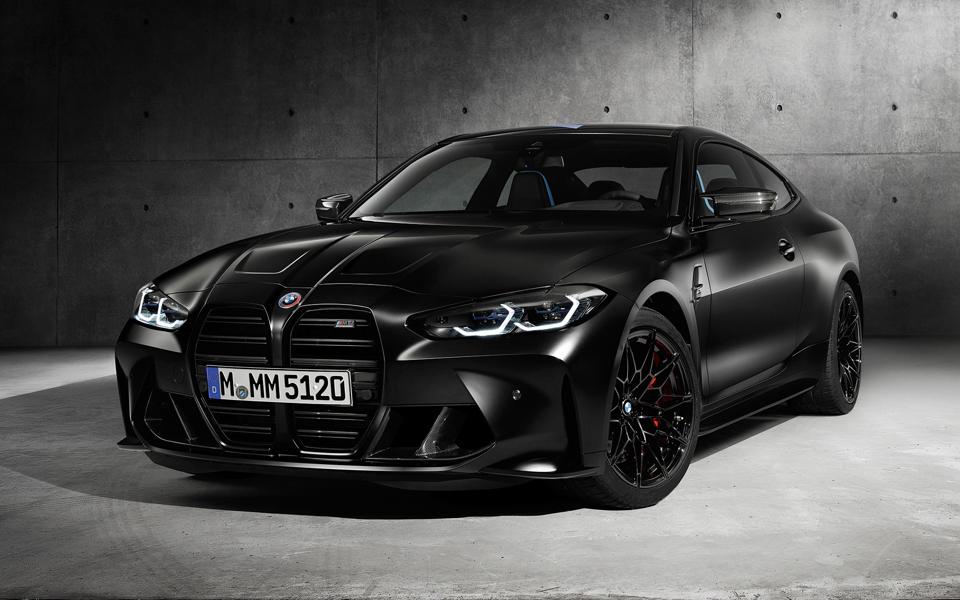 Imagine cu trei sferturi din partea laterală a BMW M4 Competition Edition x KITH G82 2020 pe fundal gri