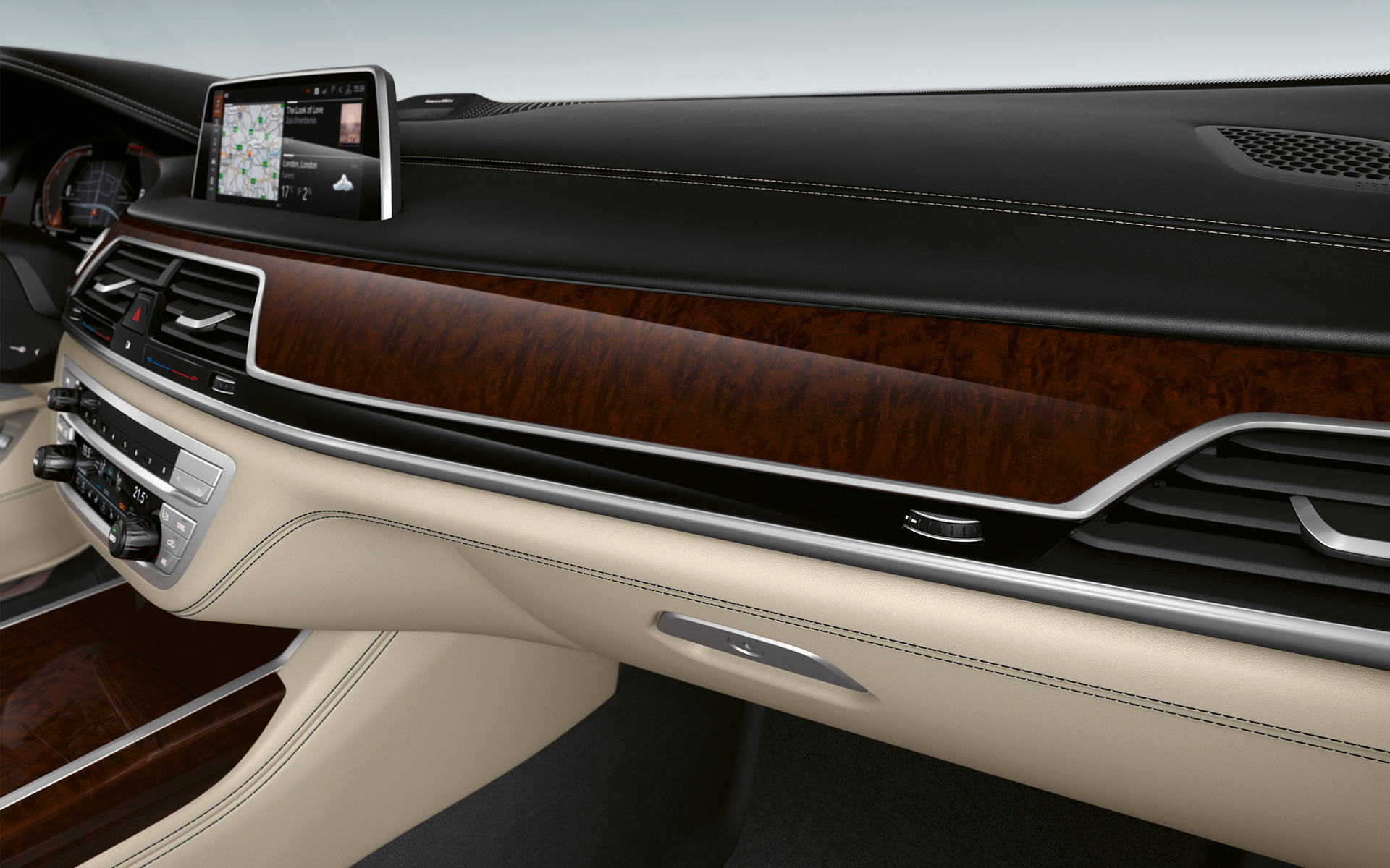 Ornamente BMW Individual din lemn fin Ash, cu granulaţie, negru/roşu lucios, prim plan Ornamente BMW Individual din lemn fin Ash, cu granulaţie, negru/roşu lucios, prim plan