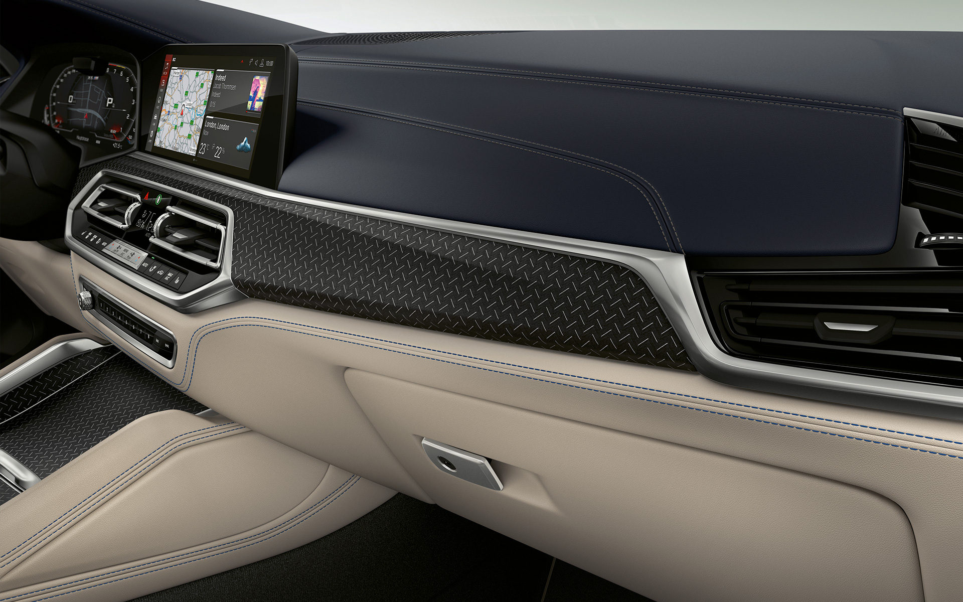 Ornamente BMW Individual din lemn fin Fineline, negru, cu inserţii de aluminiu, prim plan Ornamente BMW Individual din lemn fin Fineline, negru, cu inserţii de aluminiu, prim plan