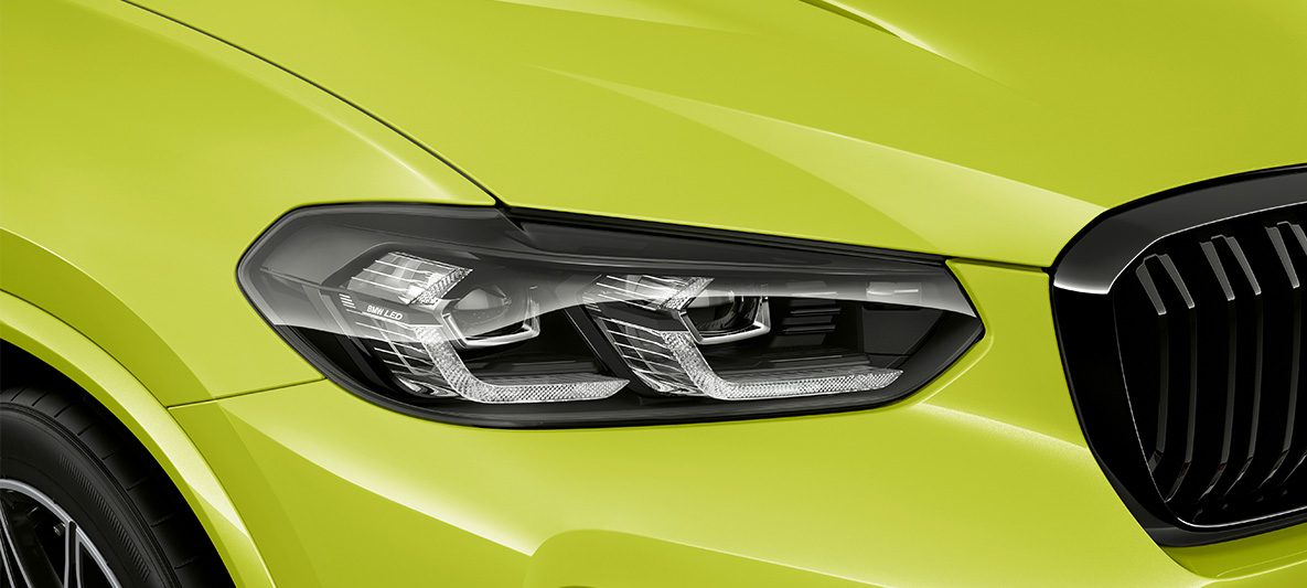 Imagine în prim plan cu farurile BMW Individual M Shadow Line Imagine în prim plan cu farurile BMW Individual M Shadow Line
