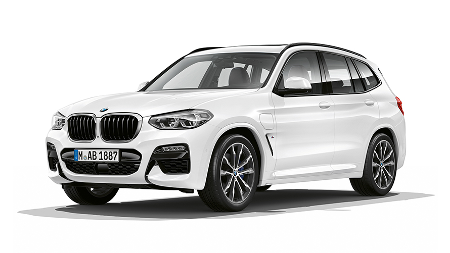 Imagine din studio cu BMW X3 xDrive30e Imagine din studio cu trei sferturi din partea frontală a BMW X3 xDrive30e