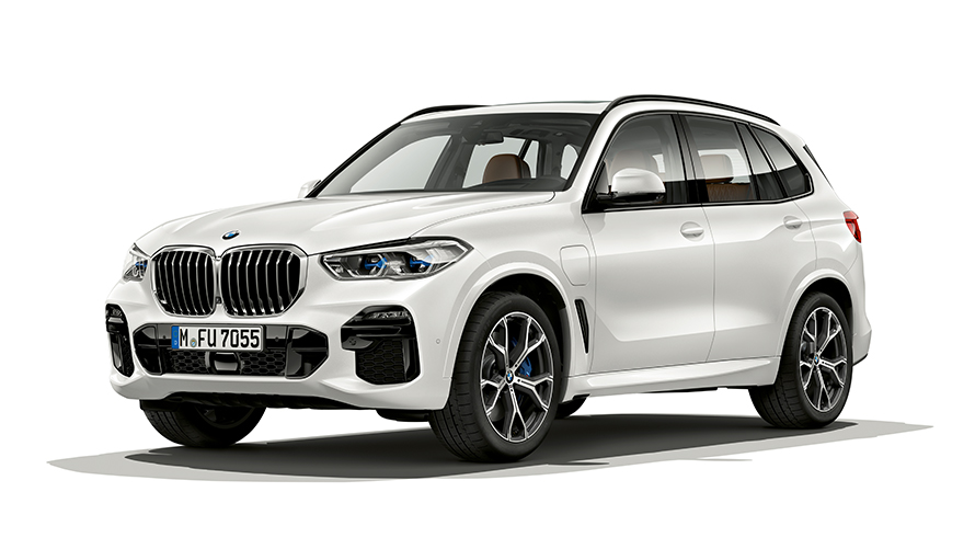 Imagine din studio cu BMW X5 xDrive45e Imagine din studio cu trei sferturi din partea frontală a BMW X5 xDrive45e