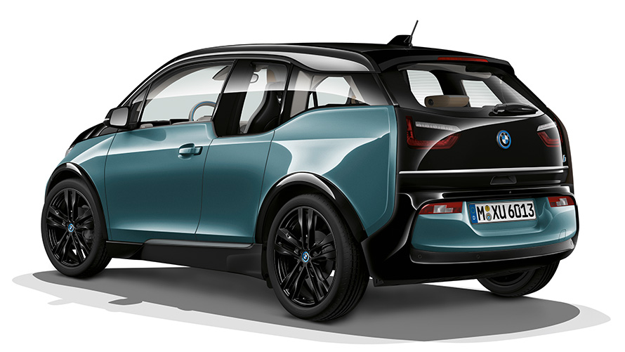 Imagine din studio cu BMW i3 Imagine din studio cu trei sferturi din partea din spate a BMW i3
