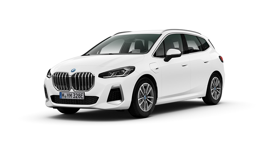 Imagine cu trei sferturi din partea frontală a BMW 225xe Active Tourer PHEV Imagine din studio cu trei sferturi din partea frontală a BMW 225xe Active Tourer PHEV