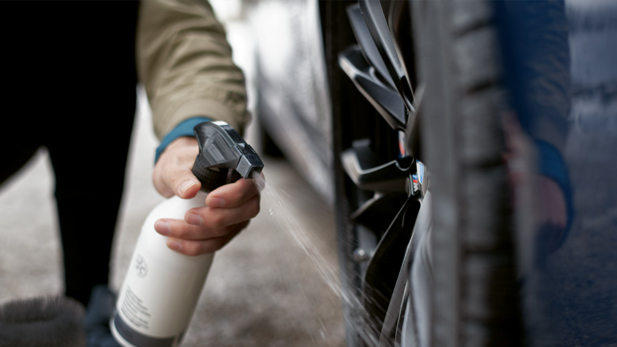 Soluţie pentru curăţarea jantelor BMW Accesorii BMW pentru toamnă şi iarnă, soluţie pentru curăţarea jantelor BMW