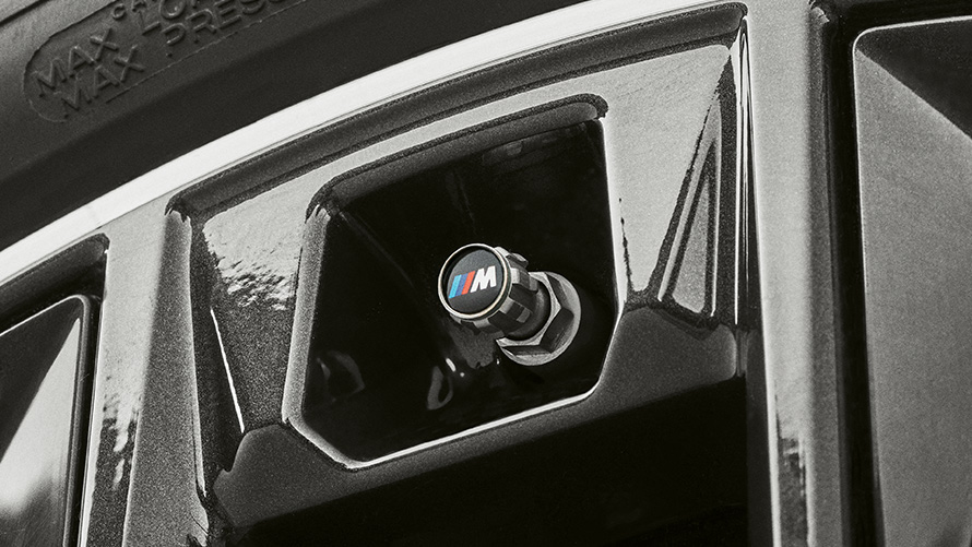 Capace prezoane BMW cu logo M. Accesorii BMW pentru toamnă şi iarnă, capace prezoane BMW cu logo M