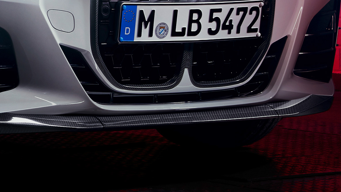 Splitter-ul frontal BMW M Performance din fibră de carbon al BMW Seria 4 Coupé, G22 Imagine în detaliu cu splitter-ul frontal BMW M Performance din fibră de carbon al BMW Seria 4 Coupé, G22