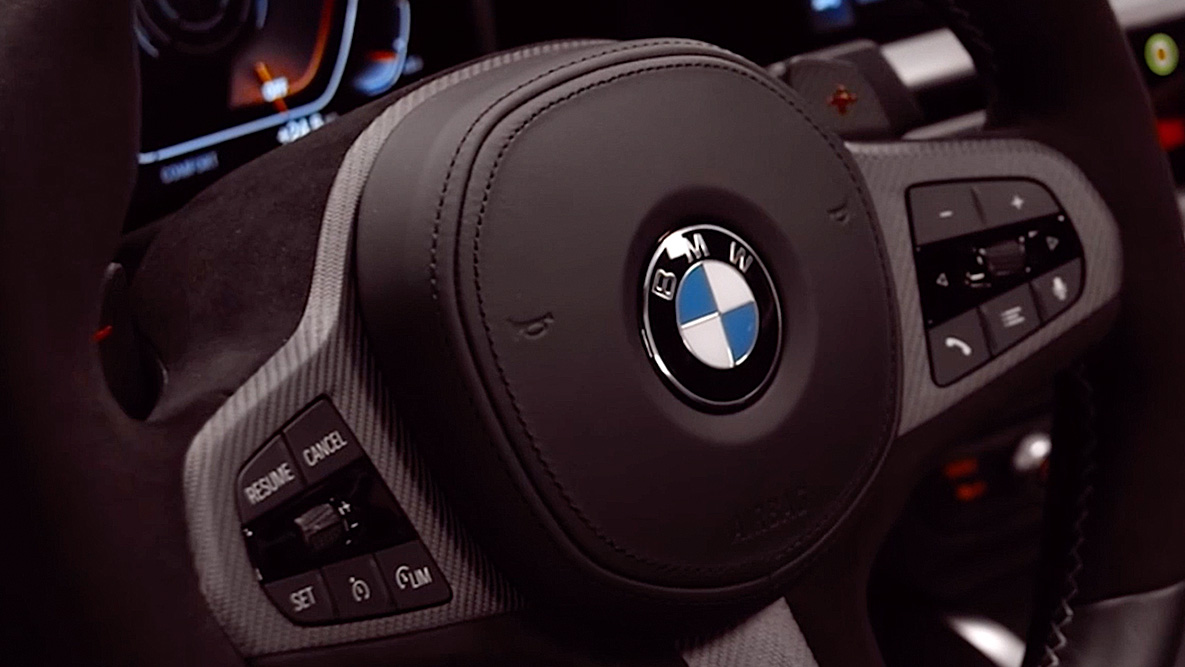 Volanul BMW M Performance al BMW Seria 4 Coupé, G22 Imagine în detaliu cu volanul BMW M Performance al BMW Seria 4 Coupé, G22