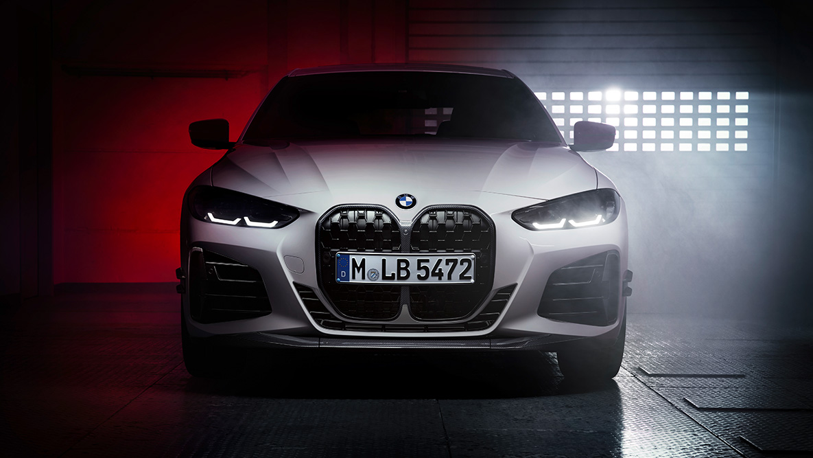 Imagine din partea frontală BMW Seria 4 Coupé, G22 Imagine din partea frontală BMW Seria 4 Coupé, G22, cu accesorii BMW M Performance