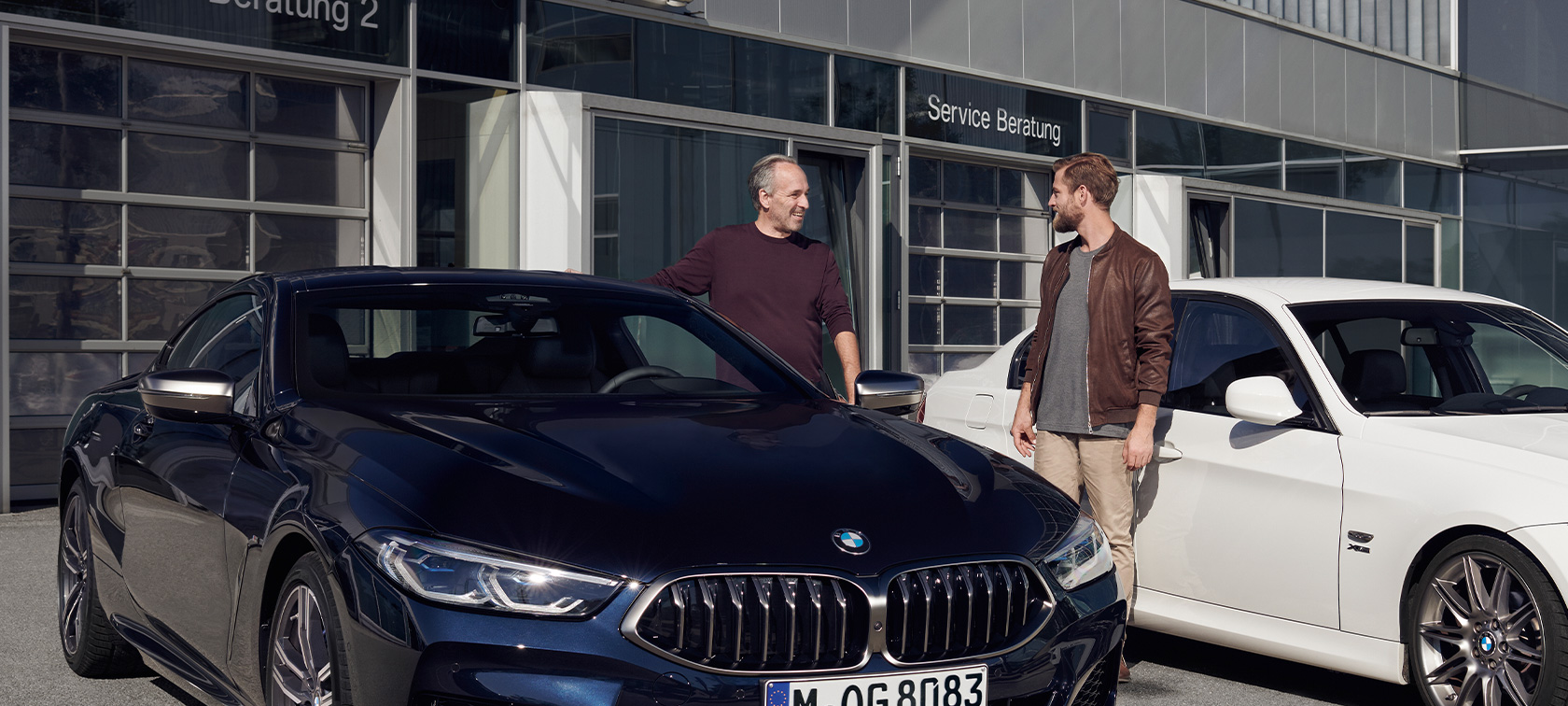 Service BMW original Imagine cu clienţi mulţumiţi de service-ul BMW pentru BMW Seria 8 Coupé şi BMW Seria 4 Coupé