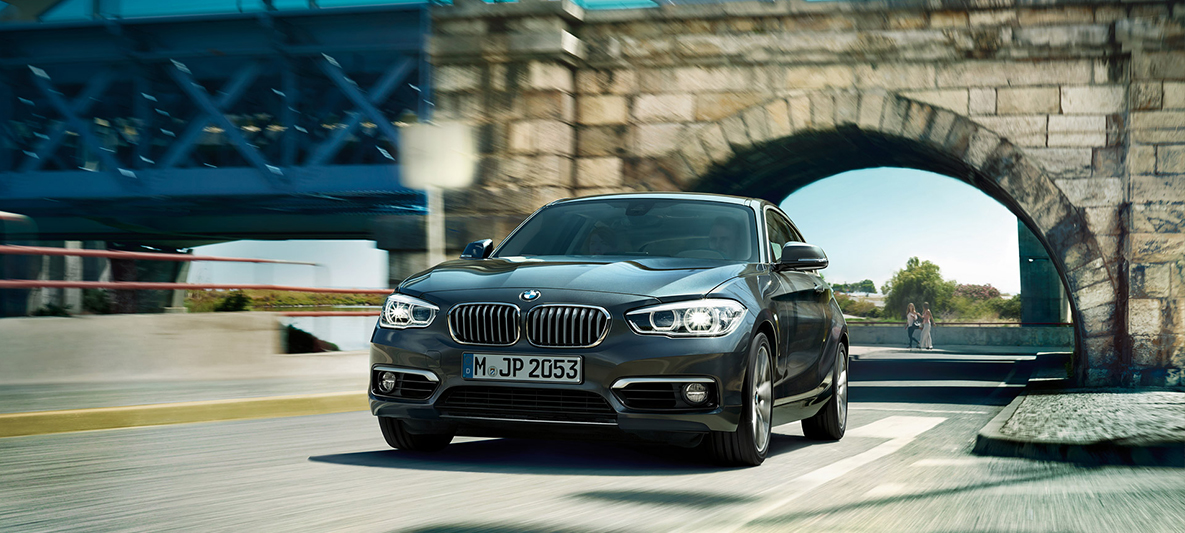 Două motive de sărbătoare: producţia BMW Seria 1 a ajuns la două milioane de unităţi - Noua ediţie scrie un capitol nou în povestea de succes a modelului compact Două motive de sărbătoare: producţia BMW Seria 1 a ajuns la două milioane de unităţi - Noua ediţie scrie un capitol nou în povestea de succes a modelului compact