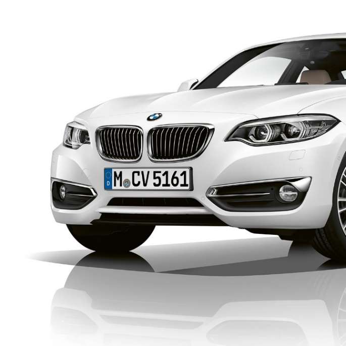Imagine cu trei sferturi din partea frontală a BMW Seria 2 Coupé, Model Luxury Line Imagine cu trei sferturi din partea frontală a BMW Seria 2 Coupé, Model Luxury Line