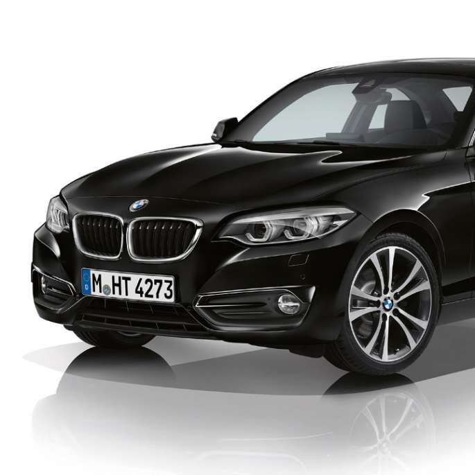 Imagine cu trei sferturi din partea frontală a BMW Seria 2 Coupé, Model Sport Line Imagine cu trei sferturi din partea frontală a BMW Seria 2 Coupé, Model Sport Line