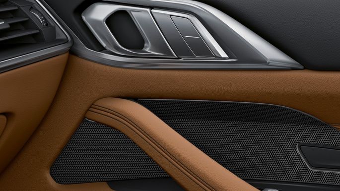 Zona pasagerului faţă a BMW Seria 4 Coupé, G22 Imagine cu habitaclul BMW Seria 4 Coupé, G22, 2020, cu zona pasagerului faţă în prim plan