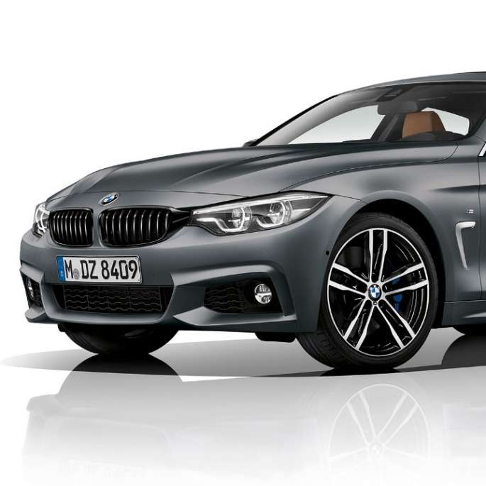 Imagine cu trei sferturi din partea frontală a BMW Seria 4 Gran Coupé, Model M Sport Imagine cu trei sferturi din partea frontală a BMW Seria 4 Gran Coupé, Model M Sport