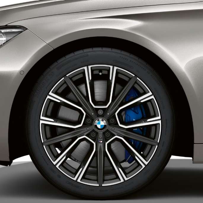 Jantele BMW Seria 7 Sedan cu pachet M Sport Imagine în prim-plan cu jantele BMW Seria 7 Sedan cu pachet M Sport