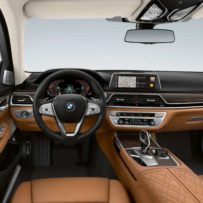 Interiorul BMW Seria 7 Sedan cu pachetul Design Exterior Pure Excellence Interiorul BMW Seria 7 Sedan cu pachetul Design Exterior Pure Excellence