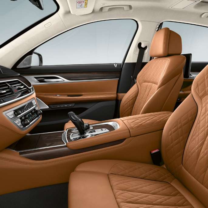 Tapiţeria din piele a BMW Seria 7 Sedan cu pachetul Design Exterior Pure Excellence Tapiţeria din piele Nappa a BMW Seria 7 Sedan cu pachetul Design Exterior Pure Excellence