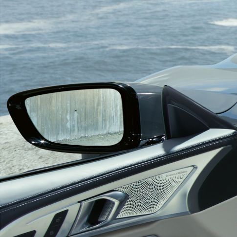 Imagine cu sistemul de sunet surround Bowers & Wilkins Diamond al BMW M850i xDrive. Imagine cu sistemul de sunet surround Bowers & Wilkins Diamond al BMW M850i xDrive.