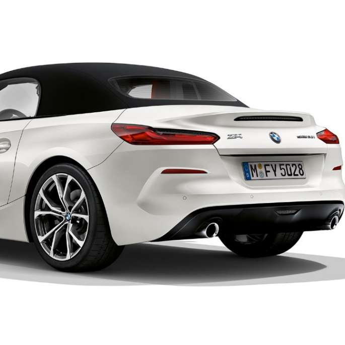BMW Z4 Roadster model Sport Line Imagine cu trei sferturi din partea spate a BMW Z4 Roadster model Sport Line