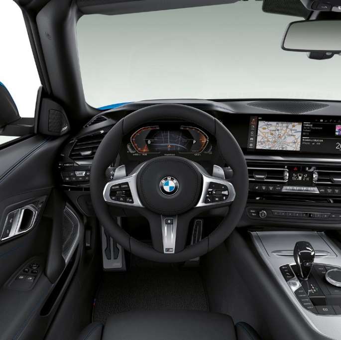 BMW Z4 Roadster model M Sport Volanul şi locul conducătorului auto din BMW Z4 Roadster model M Sport